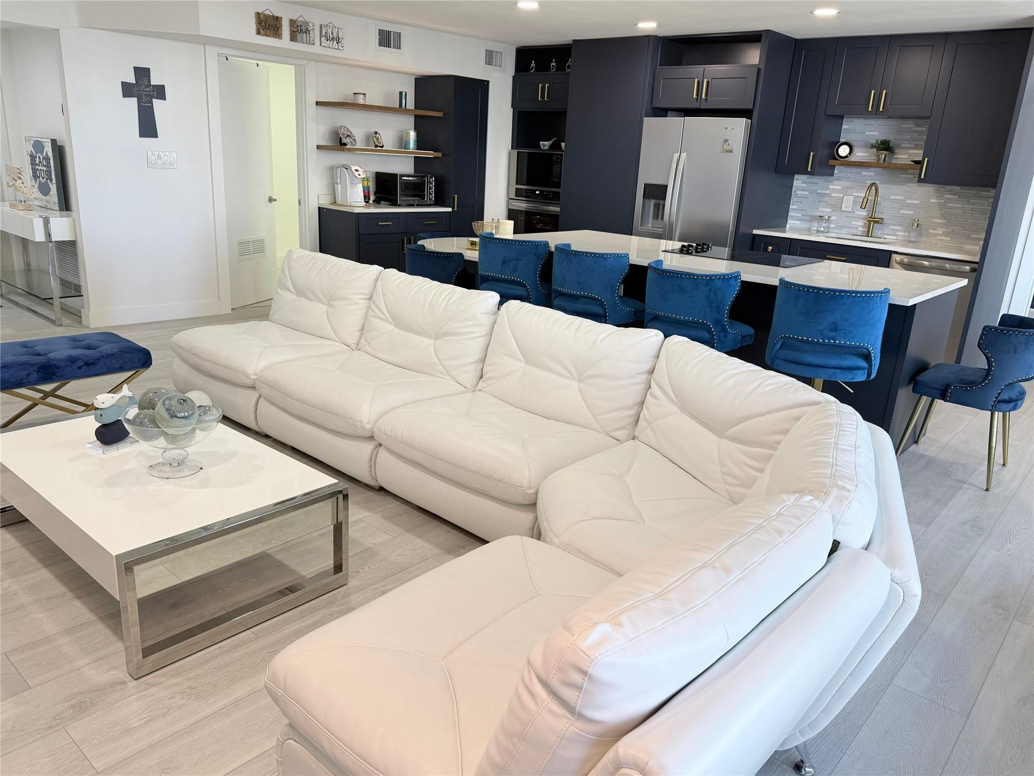 Claridge Condo - Residential