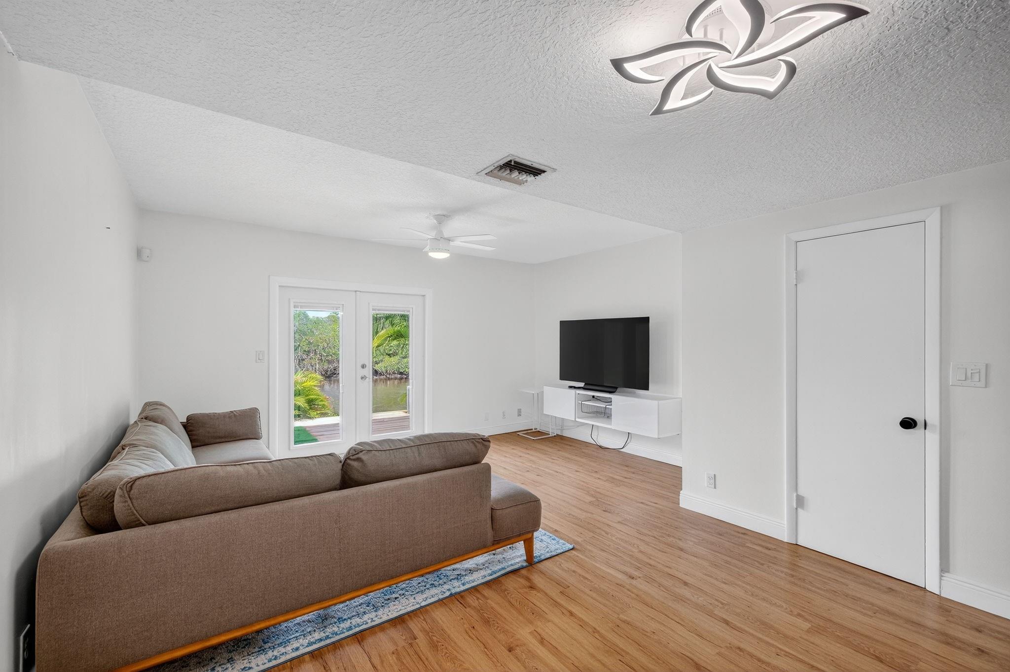 1901 NE 15th Ave 1901