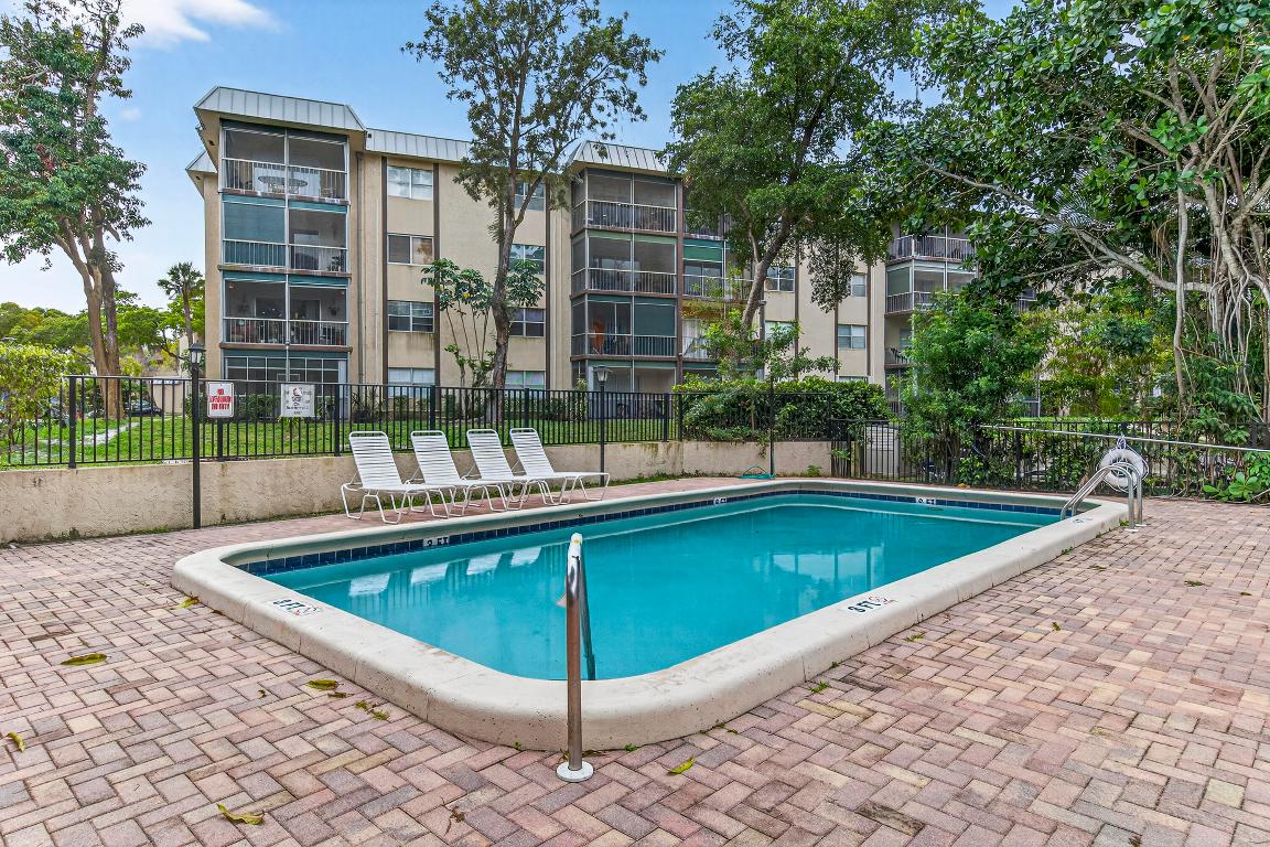 INVERRARY COUNTRY CLUB - Residential