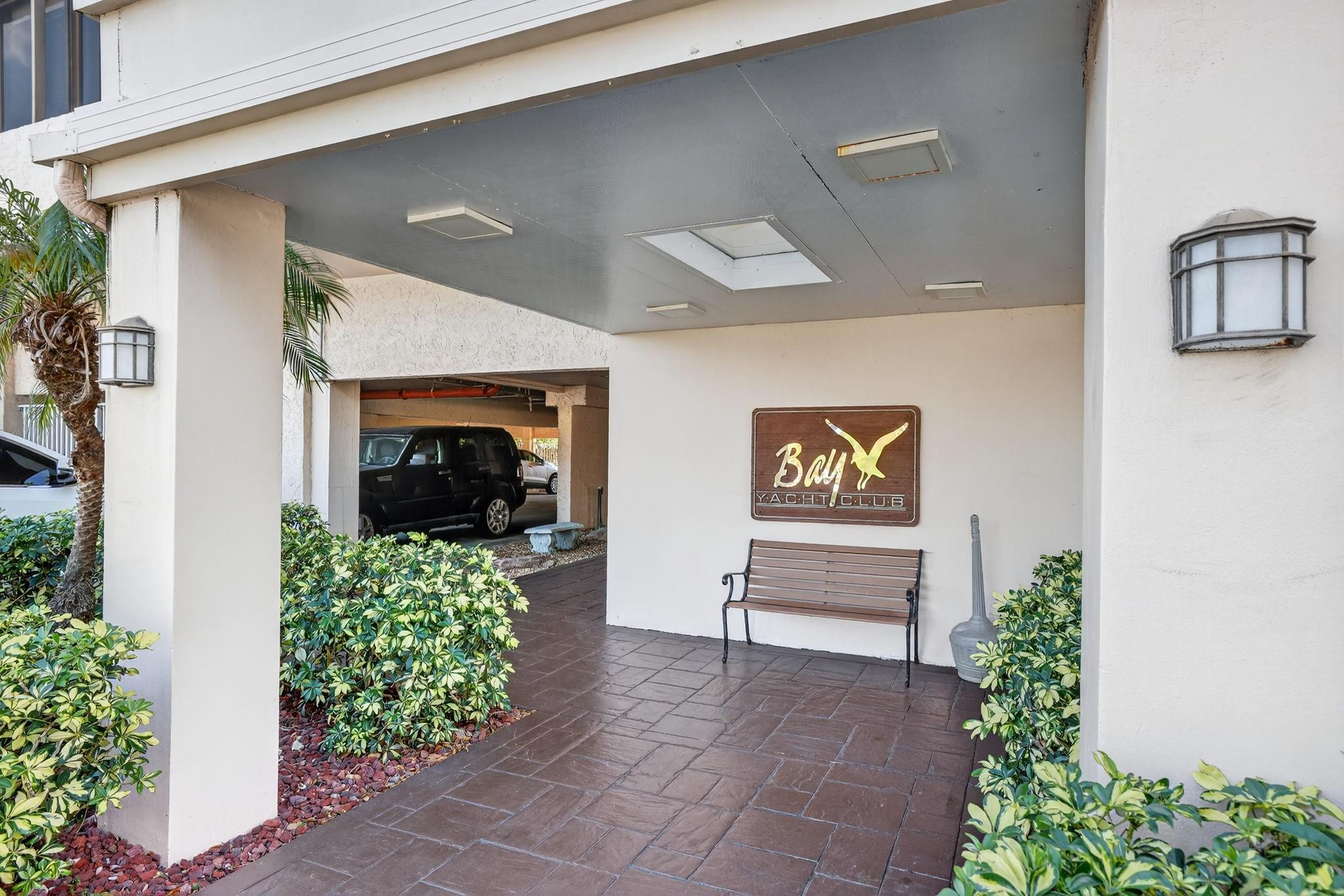 740 S Federal Highway 202