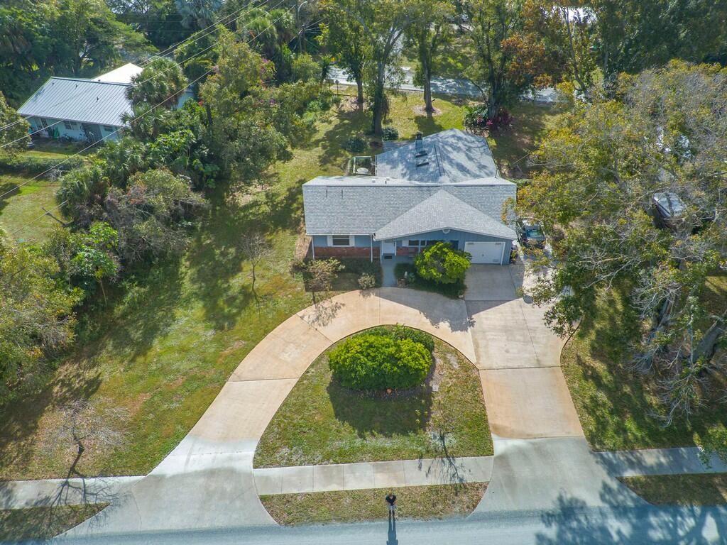 Photo of 3105 Atlantic Boulevard, Vero Beach, FL 32960 (MLS # R11150776)