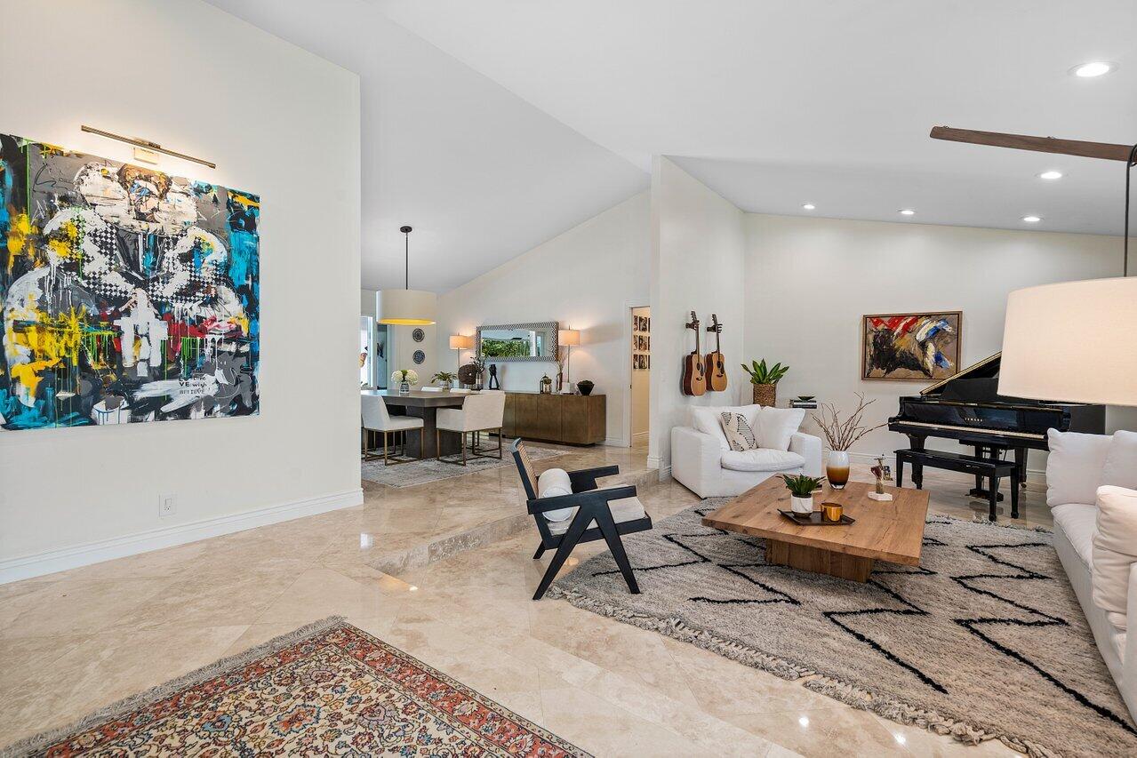WOODFIELD HUNT CLUB - Residential