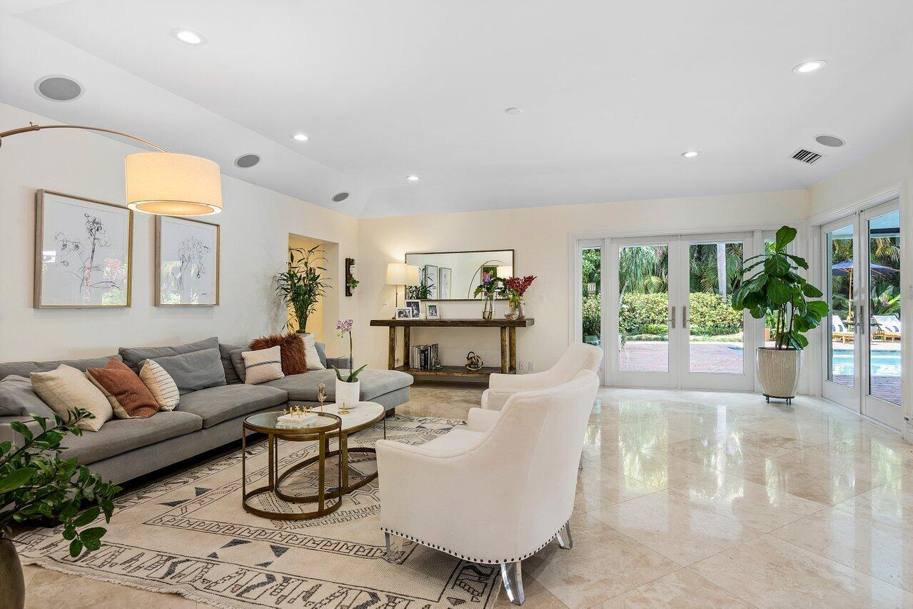 WOODFIELD HUNT CLUB - Residential