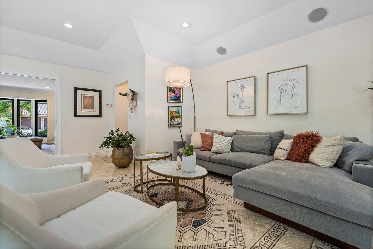 WOODFIELD HUNT CLUB - Residential