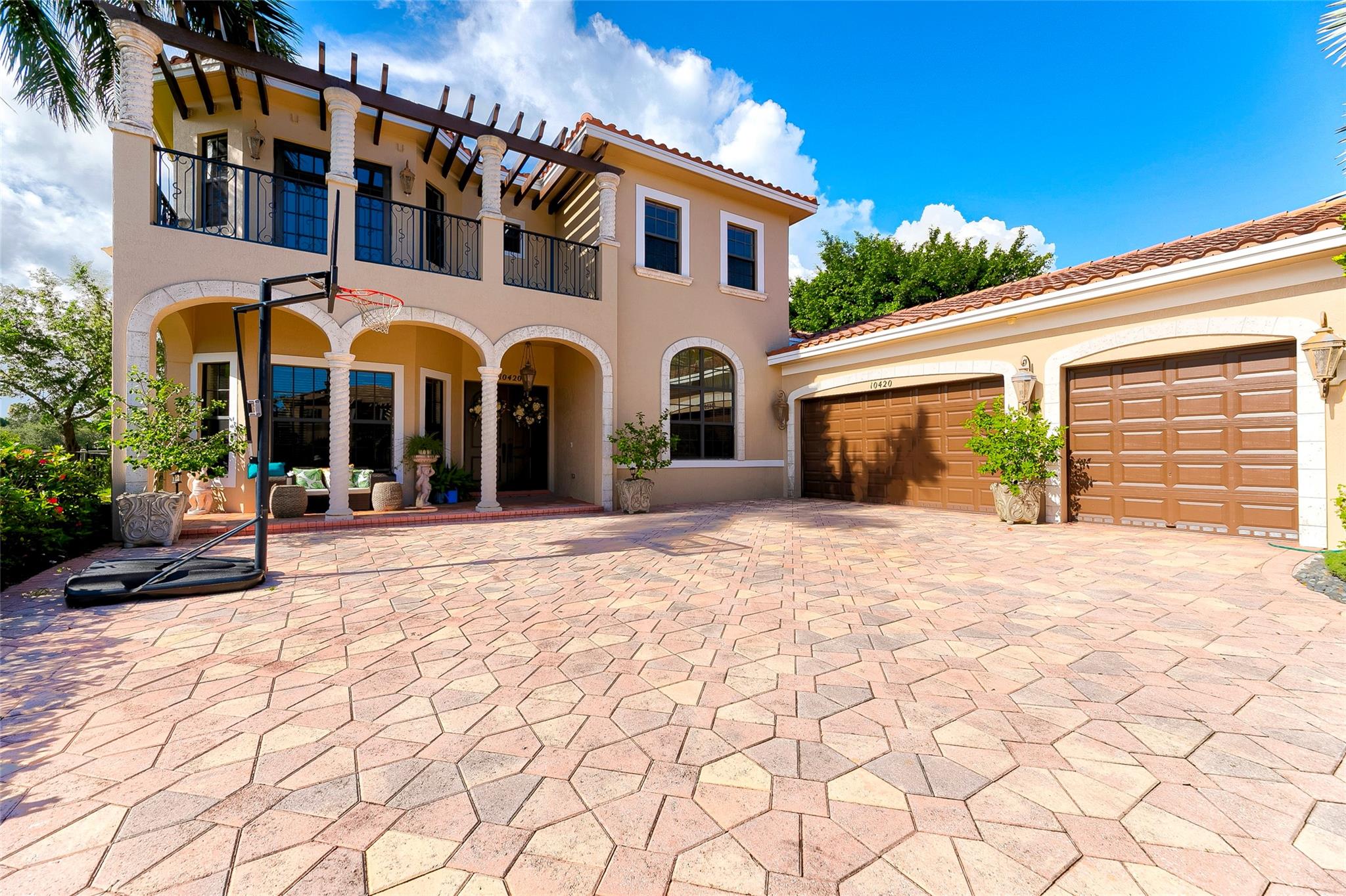 10420 Majestic Ct
