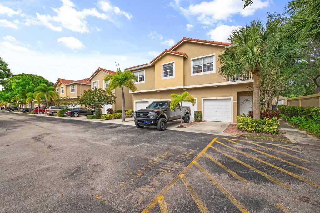Photo of 108 Lighthouse Circle #J, Tequesta, FL 33469 (MLS # R10977117)