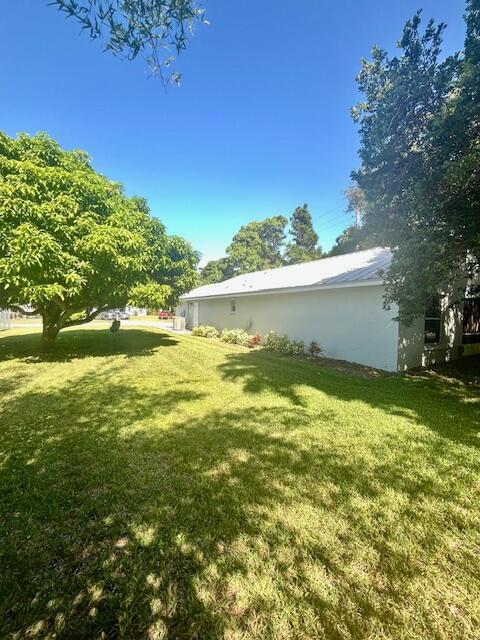 2205 30th Avenue, Vero Beach, FL, 32960/$335,000 4 2205 30th Avenue