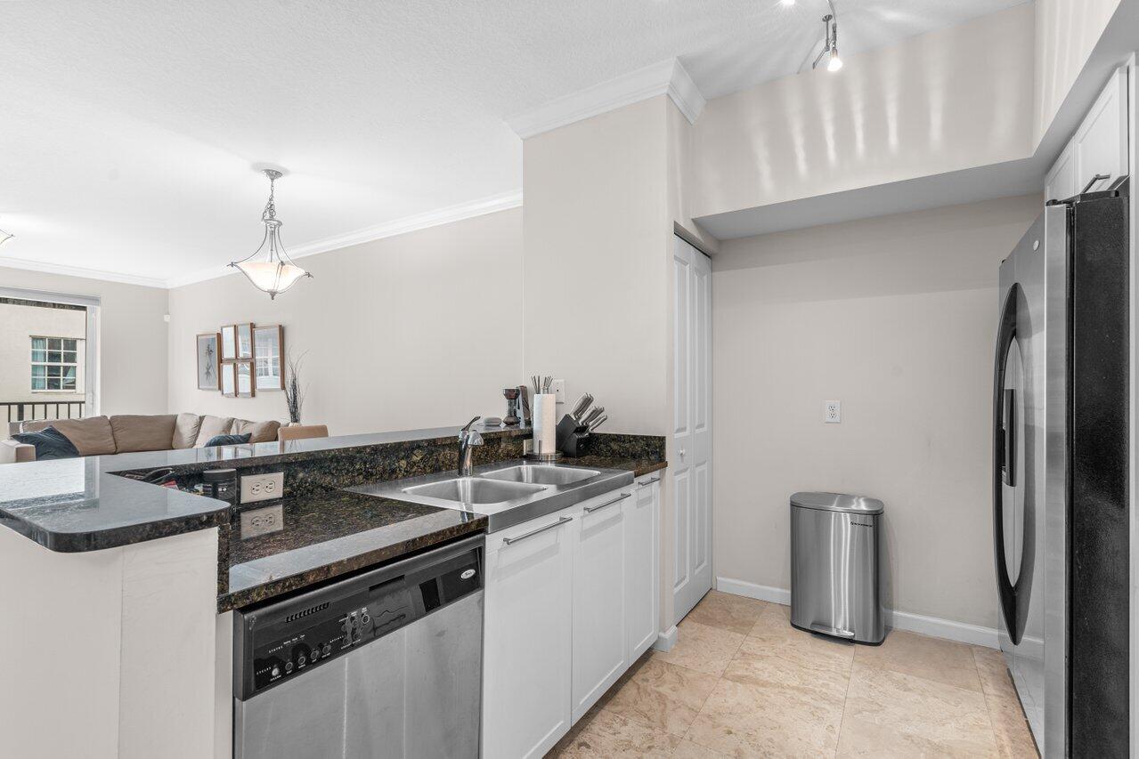 ASTOR CONDO - Residential