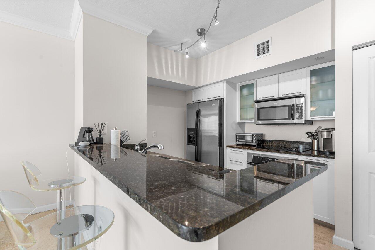 ASTOR CONDO - Residential