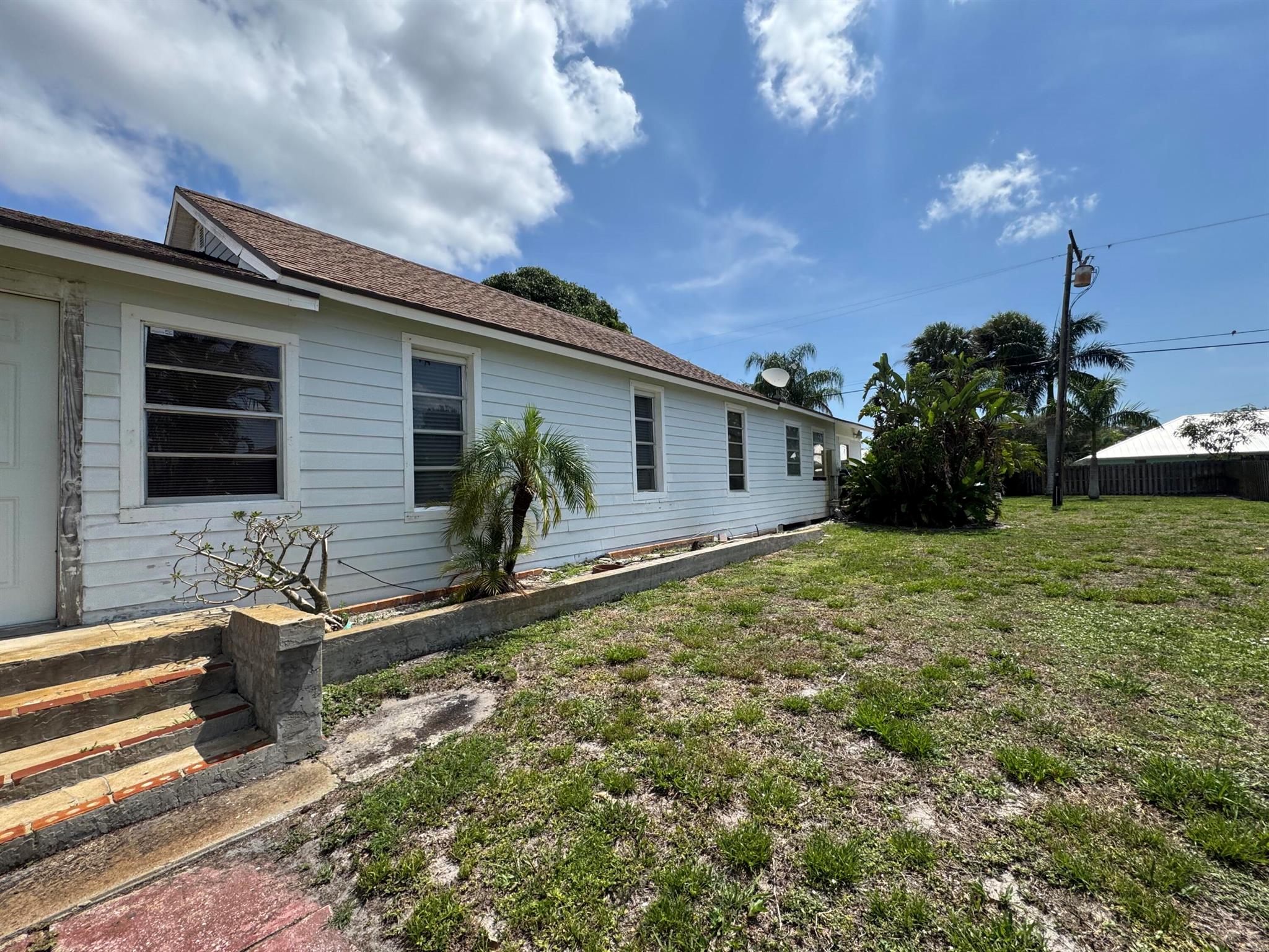 817 SE Palm Beach Road