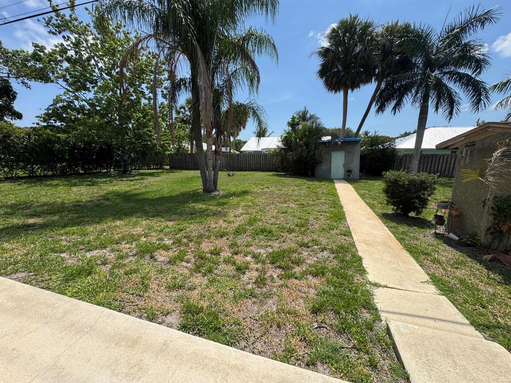 Photo of 817 SE Palm Beach Road, Stuart, FL 34994 (MLS # R11091727)