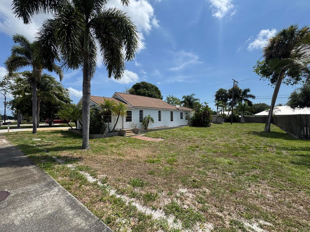 Photo of 817 SE Palm Beach Road, Stuart, FL 34994 (MLS # R11091727)