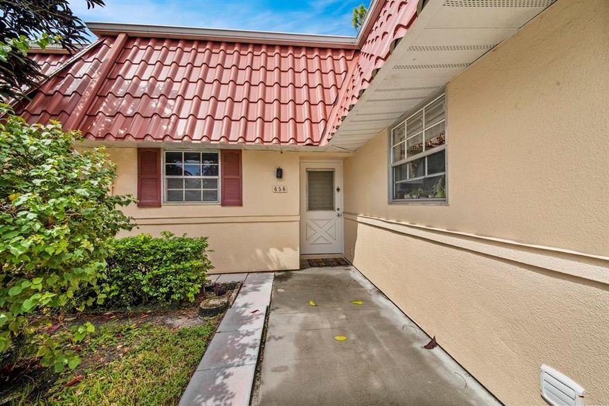 Come live the active Florida lifestyle in this charming 1 bedroom, 1.5 bath villa. Open floor plan with neutral carpet and tile throughout. The eat-in kitchen features plenty of cabinet and counter space. The master retreat an  en-suite bath. The spacious enclosed patio is the ideal space to entertain friends or enjoy a quiet evening with a good book.  Covered Bridge features first class amenities that include a clubhouse, resort style pool, tennis and shuffleboard. Located close to shopping, dining, entertainment, major highways and airports.