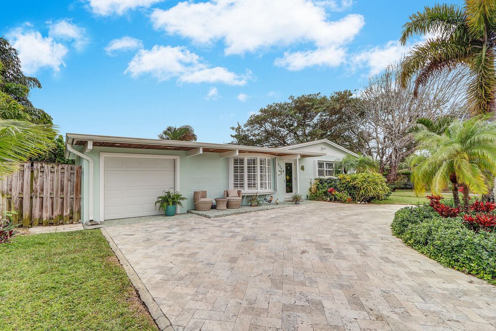 Photo of 444 Inlet Road, North Palm Beach, FL 33408 (MLS # R10946273)