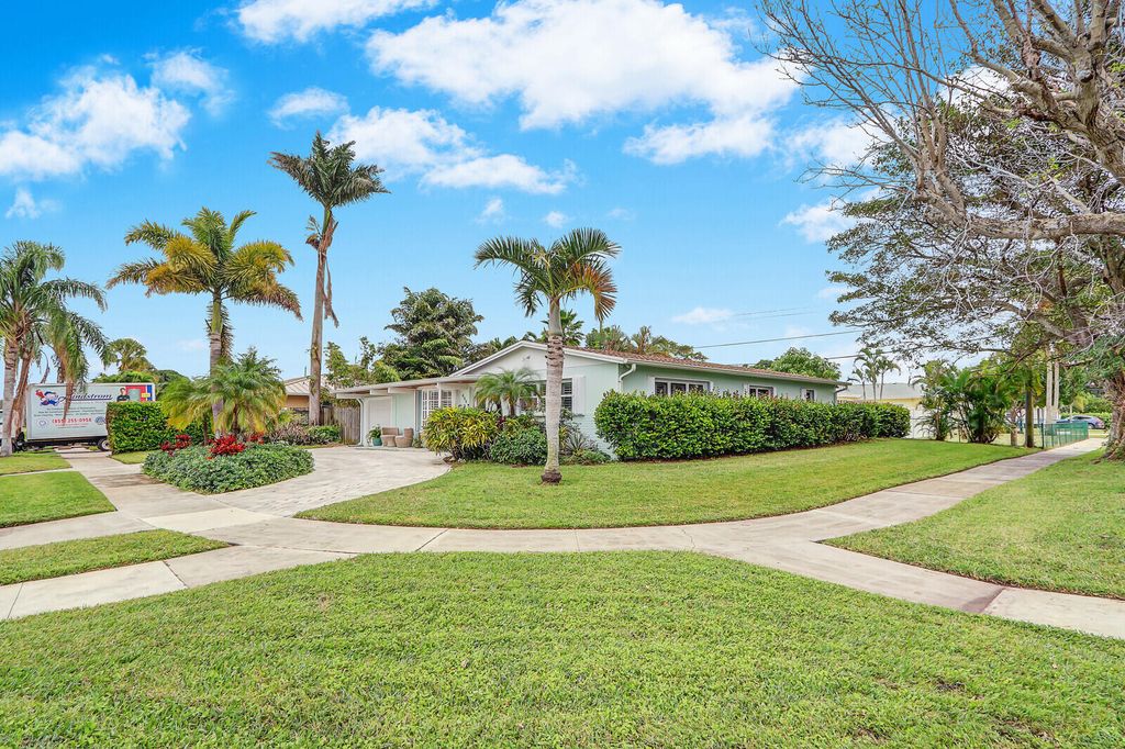 Photo of 444 Inlet Road, North Palm Beach, FL 33408 (MLS # R10946273)