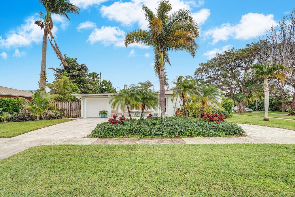 Photo of 444 Inlet Road, North Palm Beach, FL 33408 (MLS # R10946273)