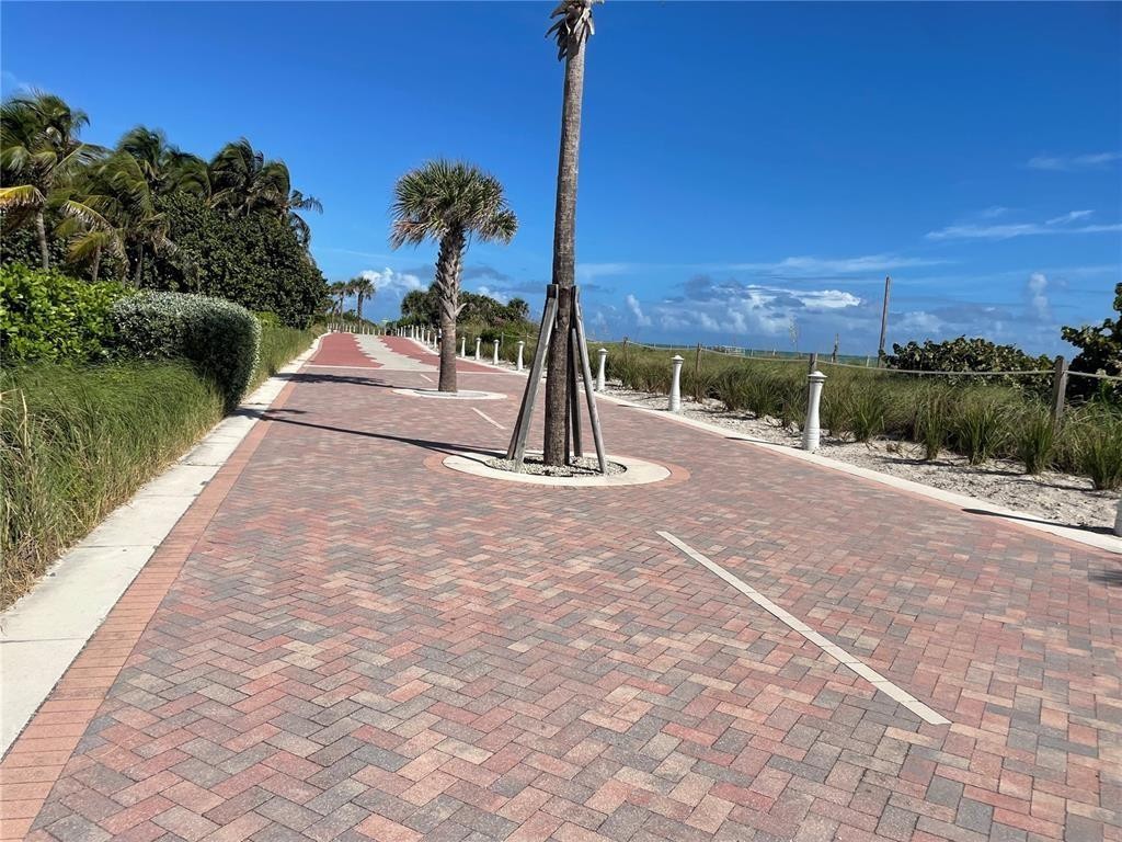 5005 Collins Avenue 1210