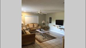 CORNERLAKE TOWNHOMES CONDO - Residential Lease