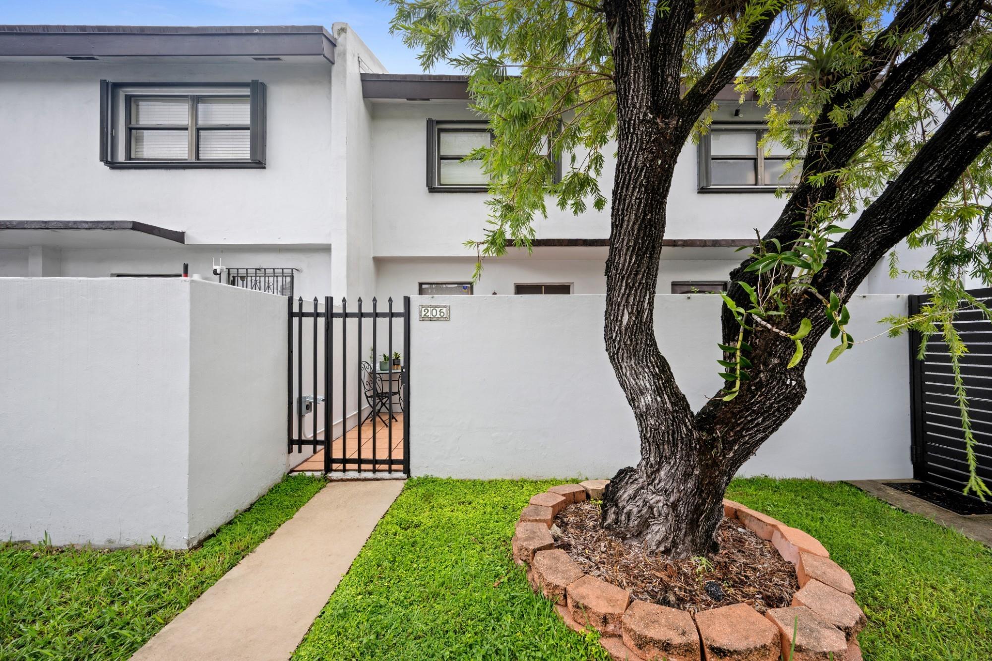 GARDENS AT KENDALE LAKES - Residential Lease