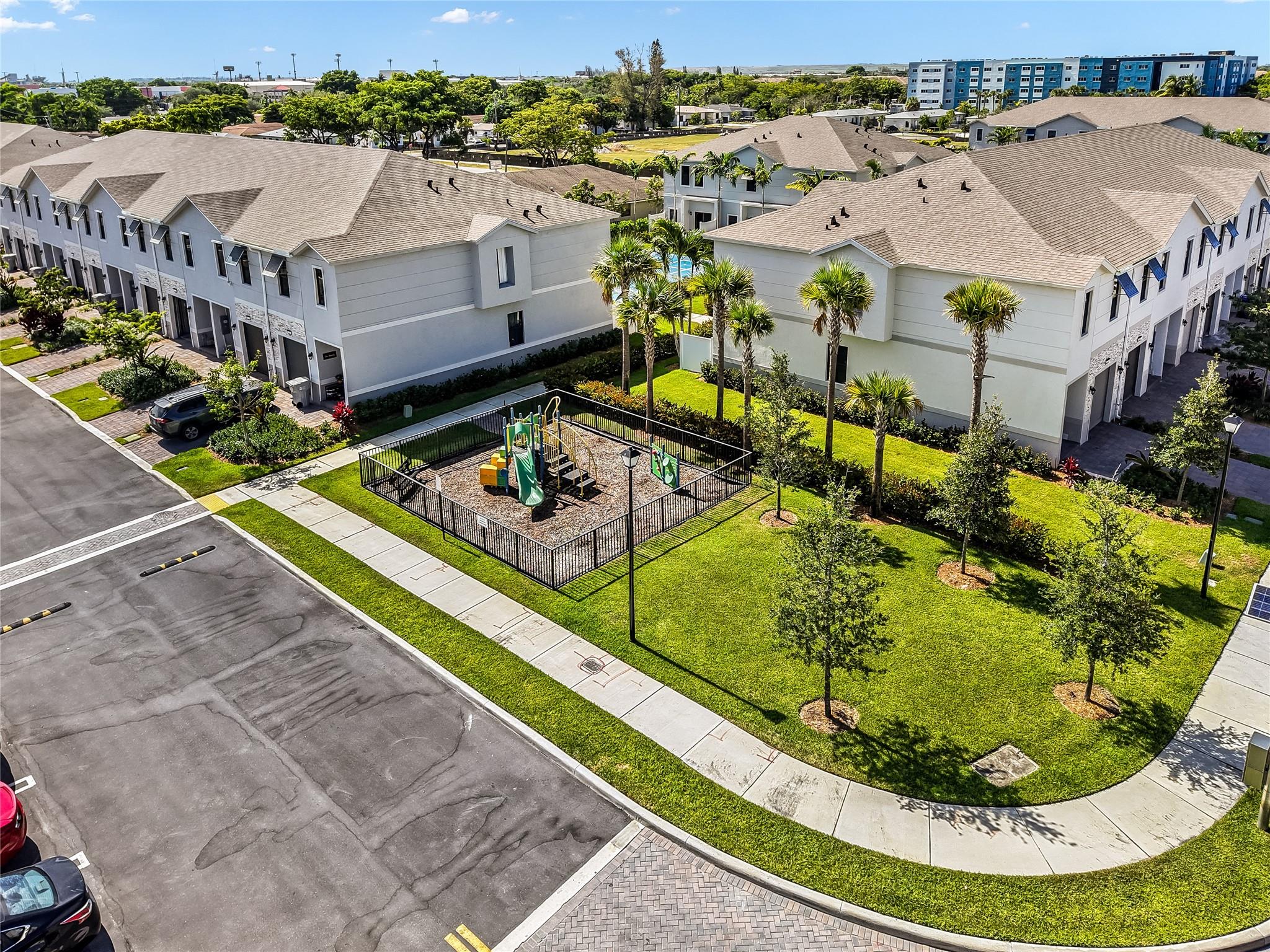 884 NW 3rd Terr 884