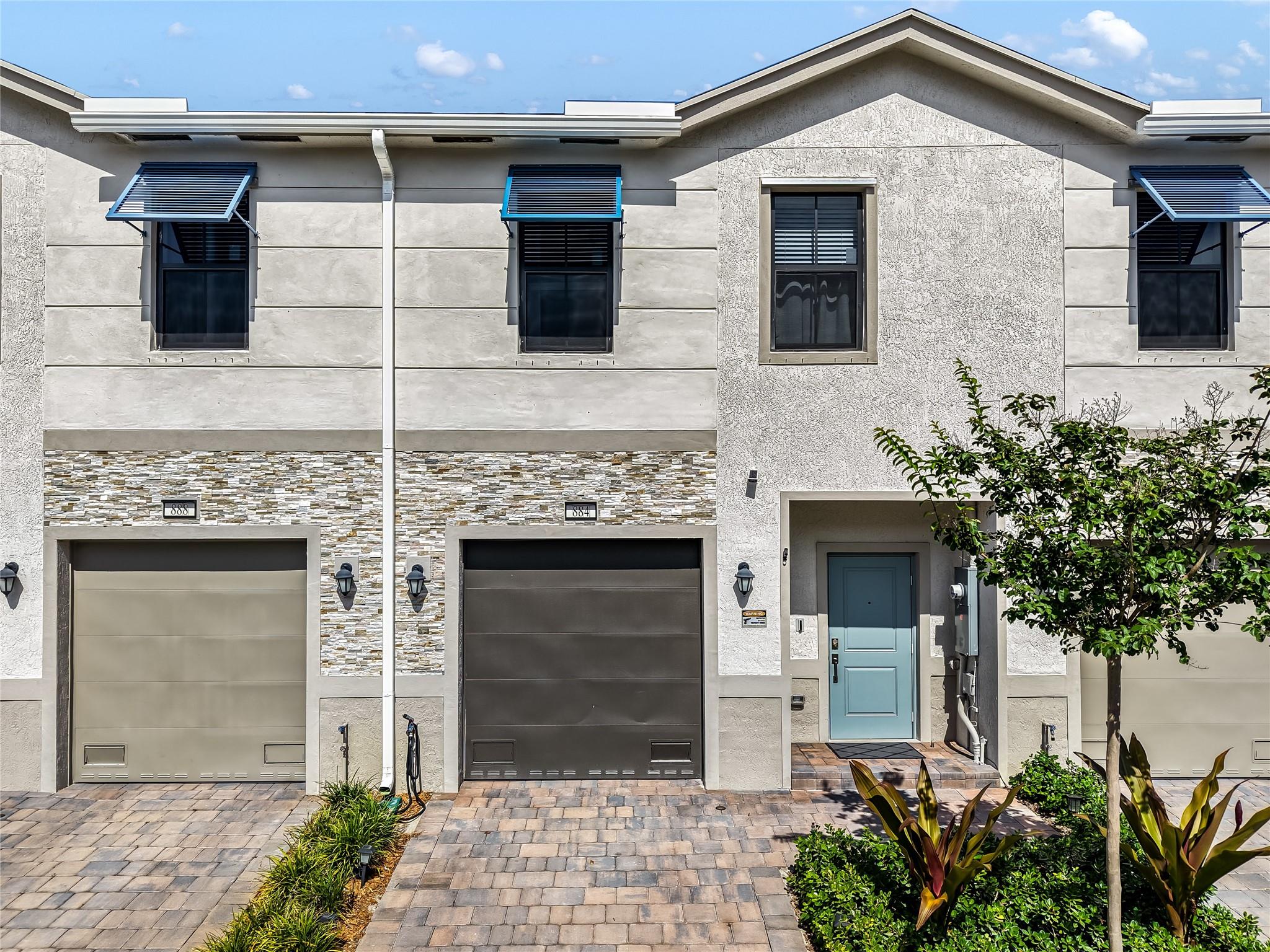 884 NW 3rd Terr 884