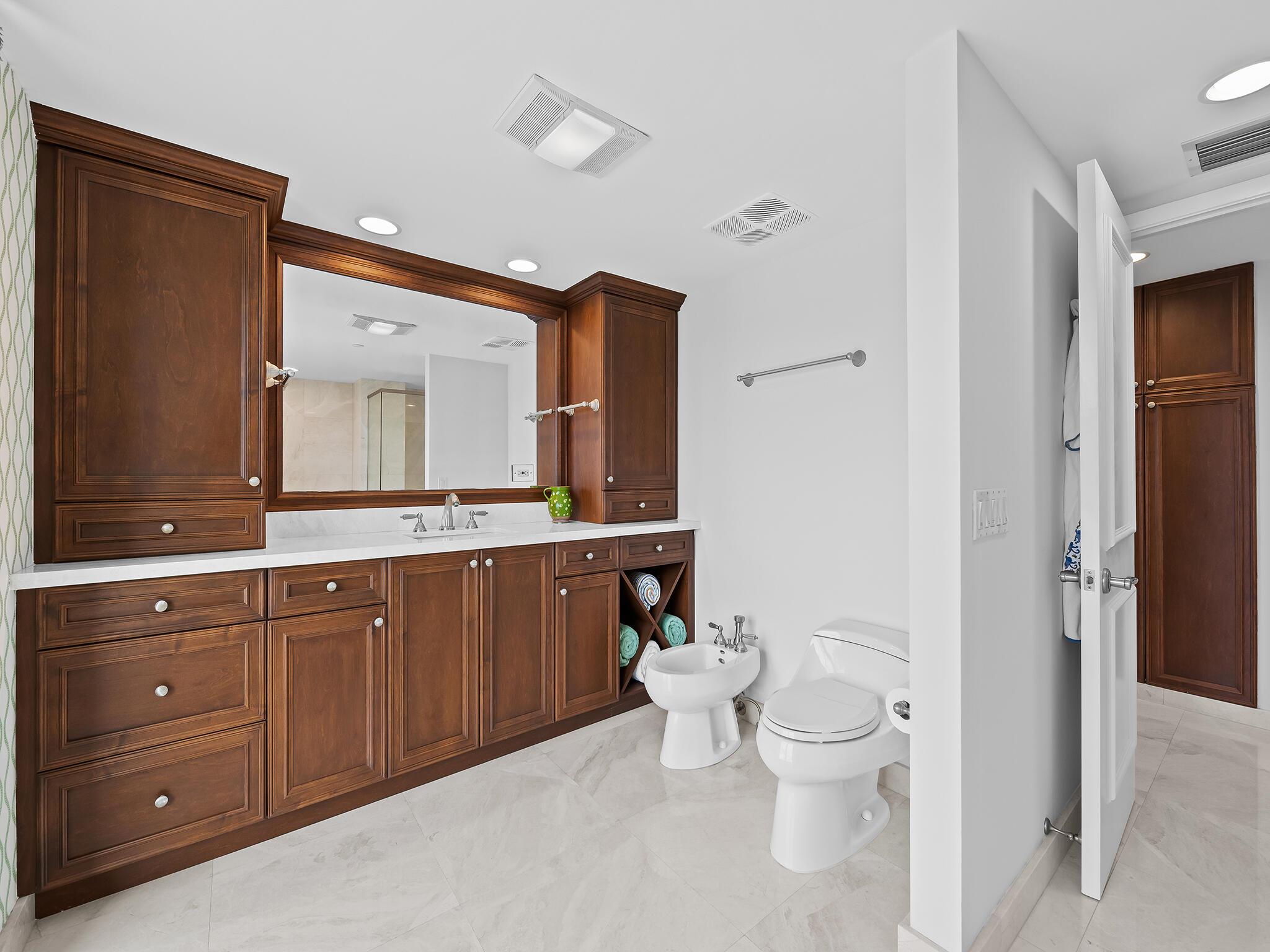 VILLA NOVA CONDO - Residential