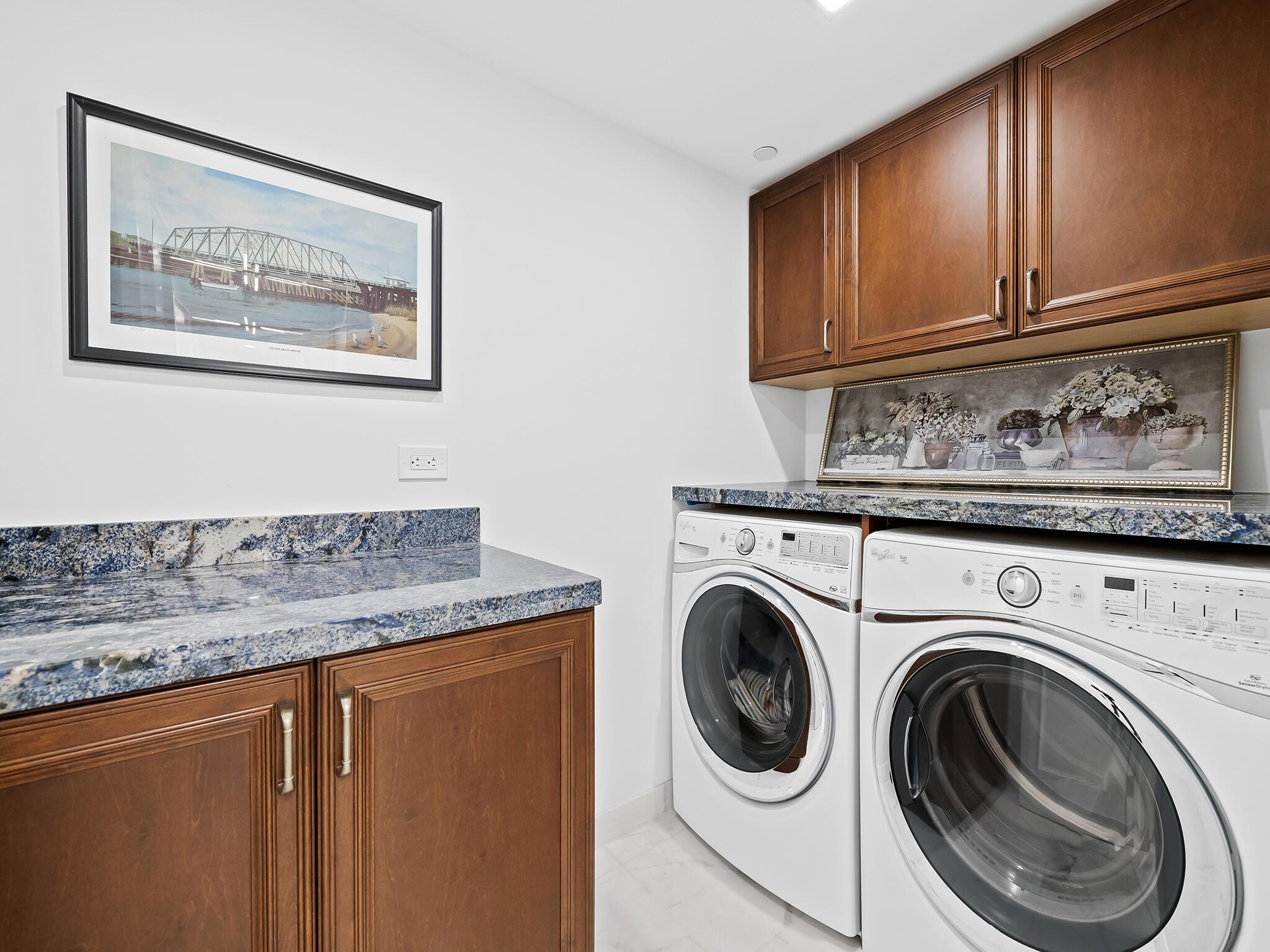 VILLA NOVA CONDO - Residential