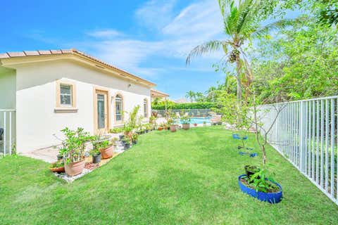 Tiny photo for 6169 NW 53rd Circle, Coral Springs, FL 33067 (MLS # B26015473)