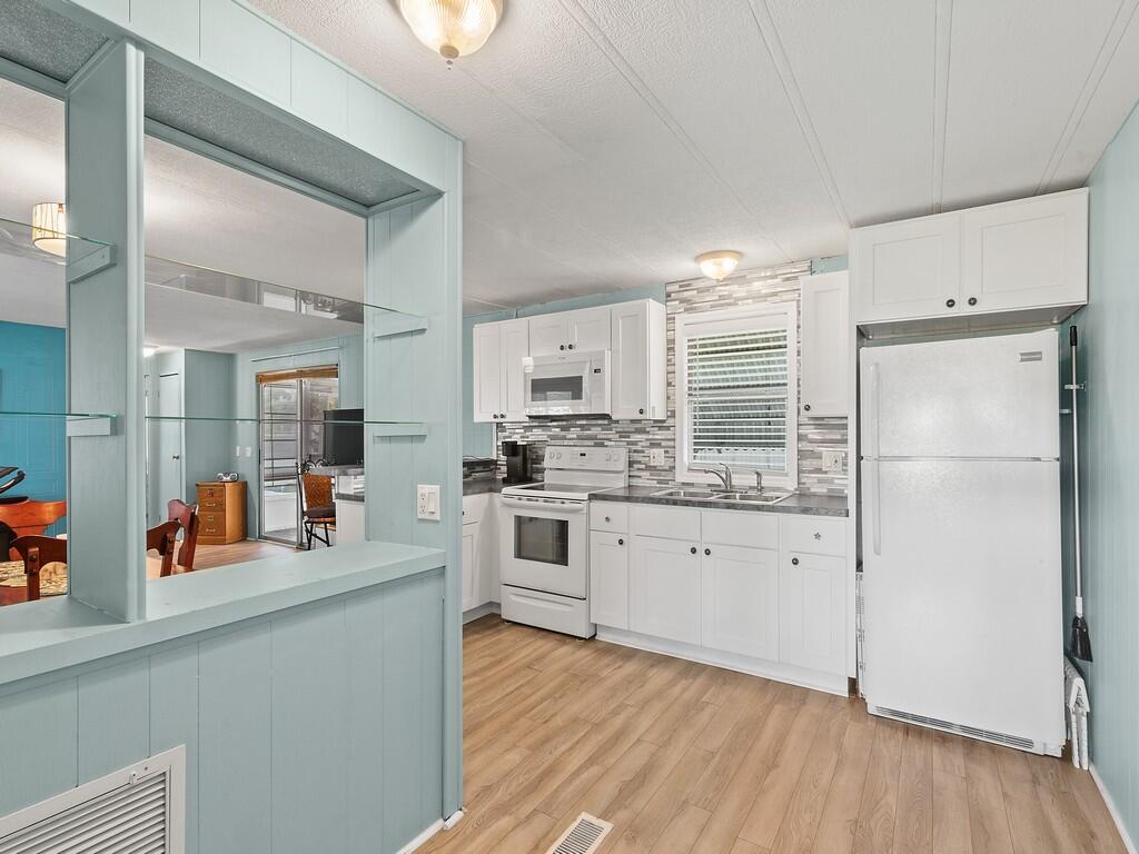 Pinelake Village - Residential