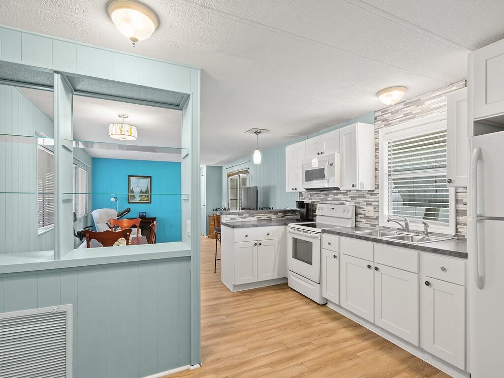 Pinelake Village - Residential