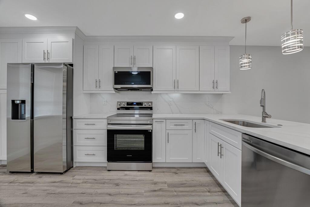5775 Fernley Drive W 135