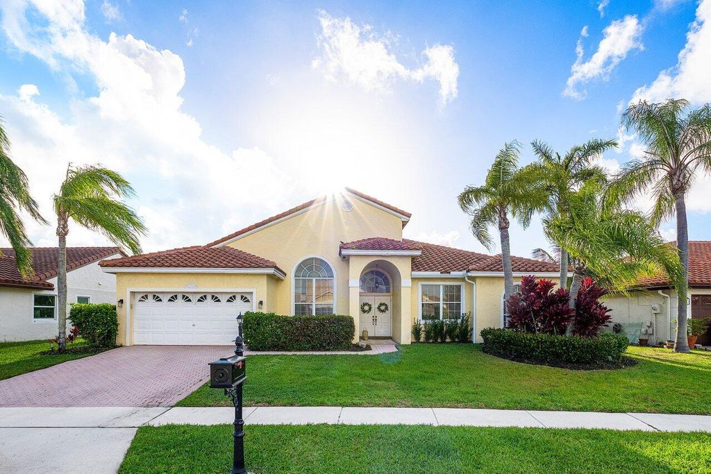 Photo of 9507 Lake Serena Drive, Boca Raton, FL 33496 (MLS # B26002678)