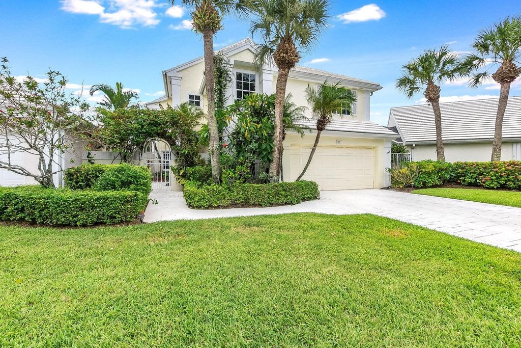 Photo of 23 Windsor Lane, Palm Beach Gardens, FL 33418 (MLS # R11102971)