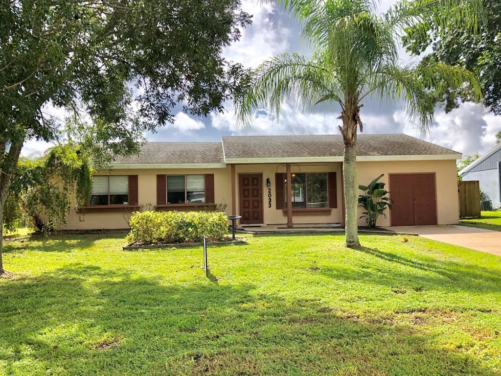 Photo of 2033 SE Hideaway Circle, Port Saint Lucie, FL 34952 (MLS # R10741391)