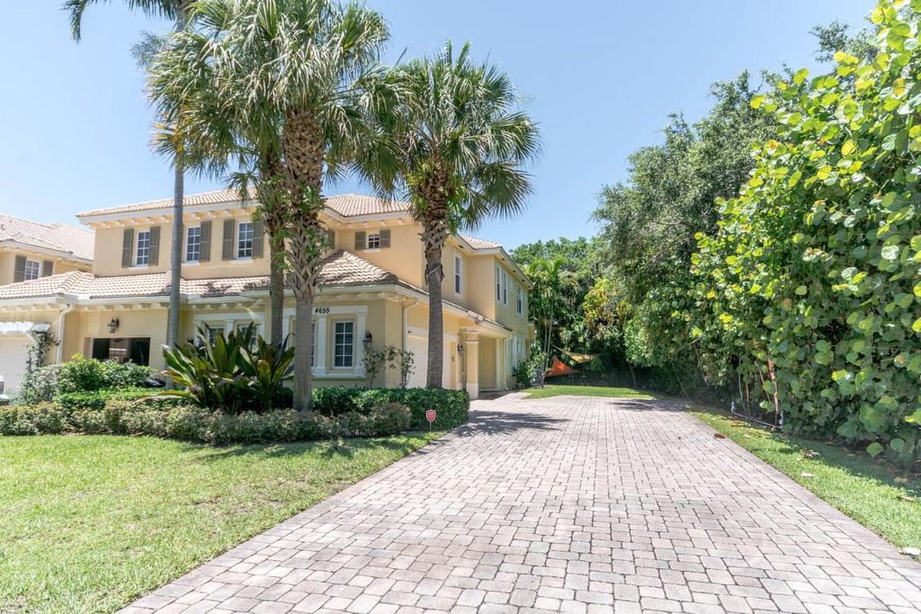 Photo of 4655 Cadiz Circle, Palm Beach Gardens, FL 33418 (MLS # R11132535)