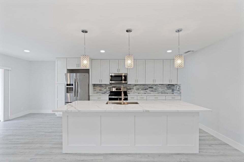 CYPRESS LAKES - Residential