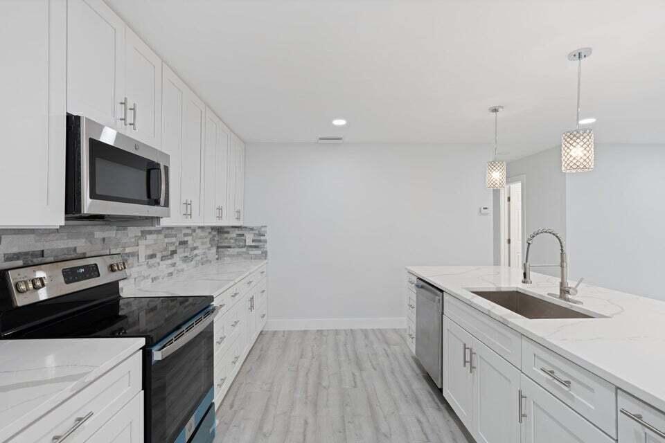 CYPRESS LAKES - Residential