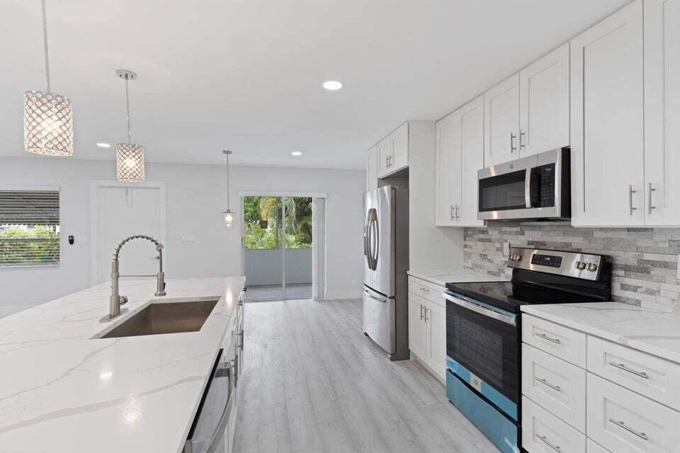 CYPRESS LAKES - Residential