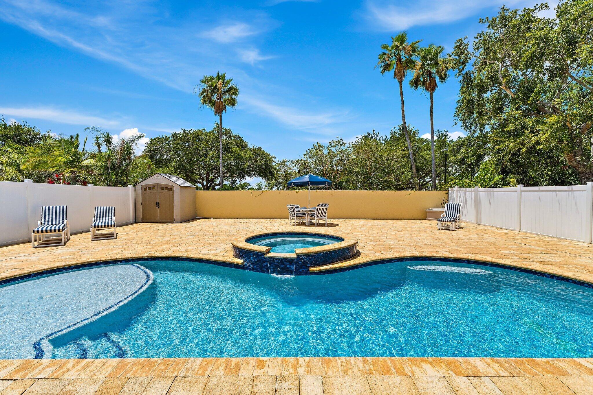 728 NW Waterlily Place