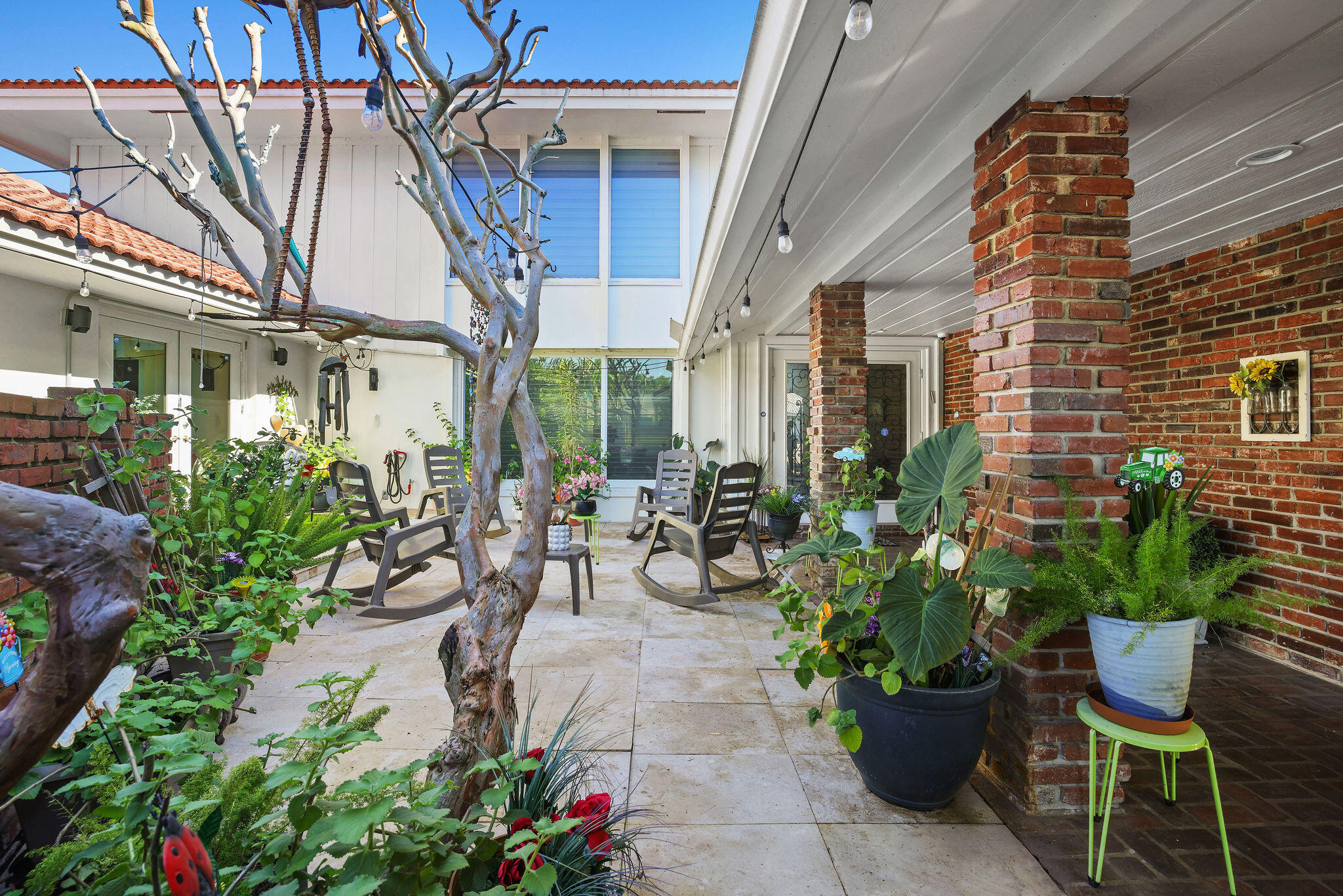 HOLLYWOOD HILLS NORTH SEC ONE - Residential Lease