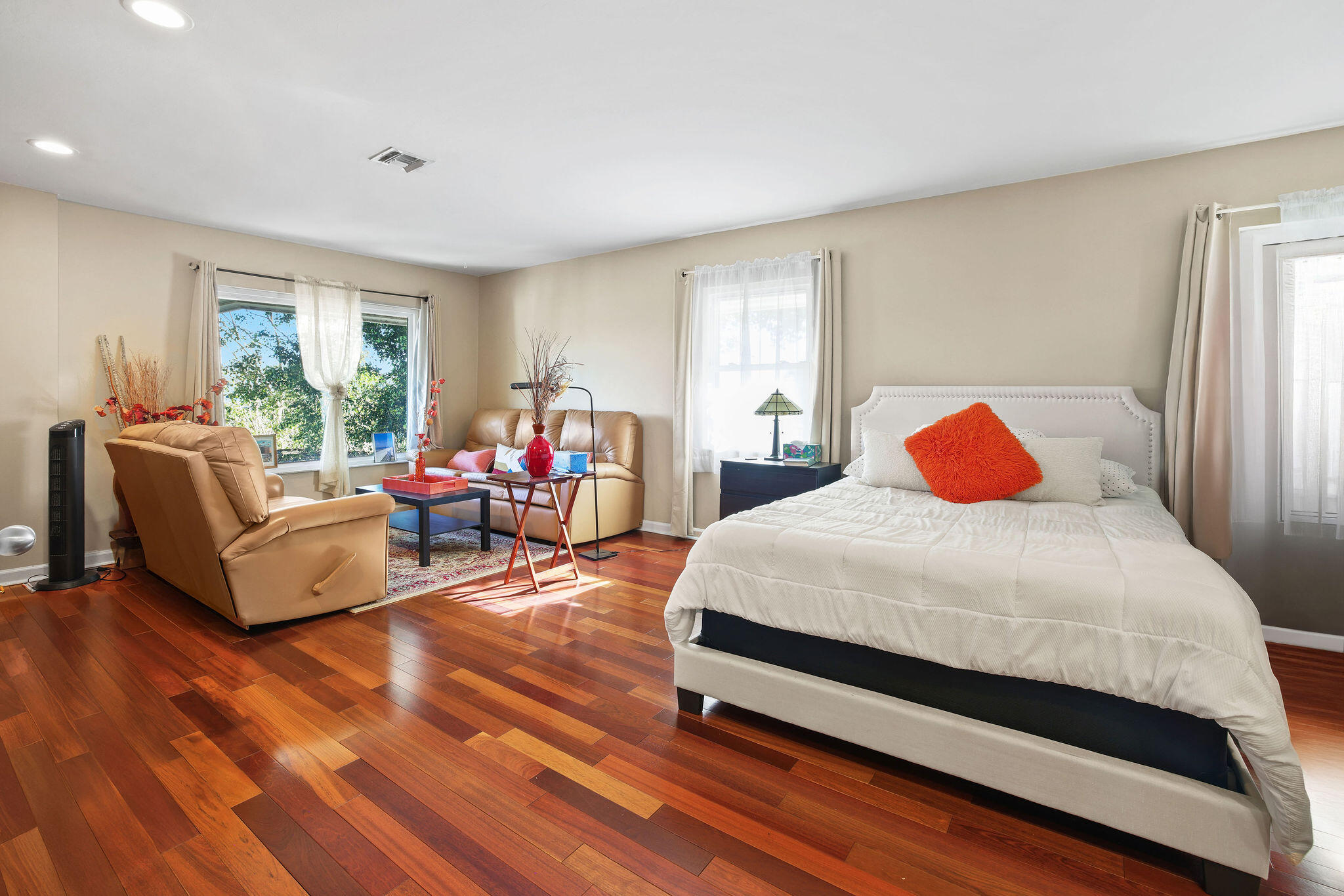 HOLLYWOOD HILLS NORTH SEC ONE - Residential Lease