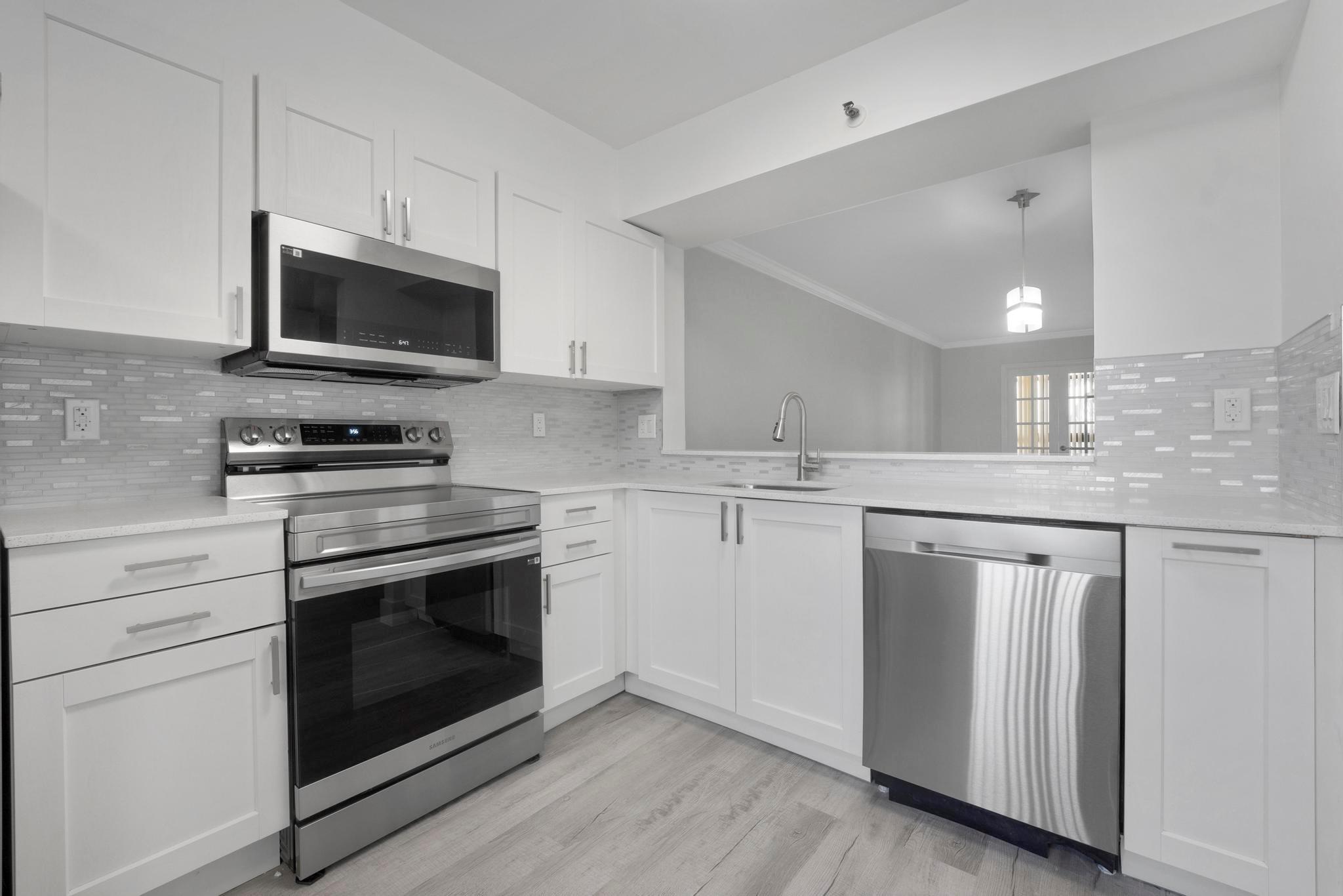 2200 S Cypress Bend Dr 402