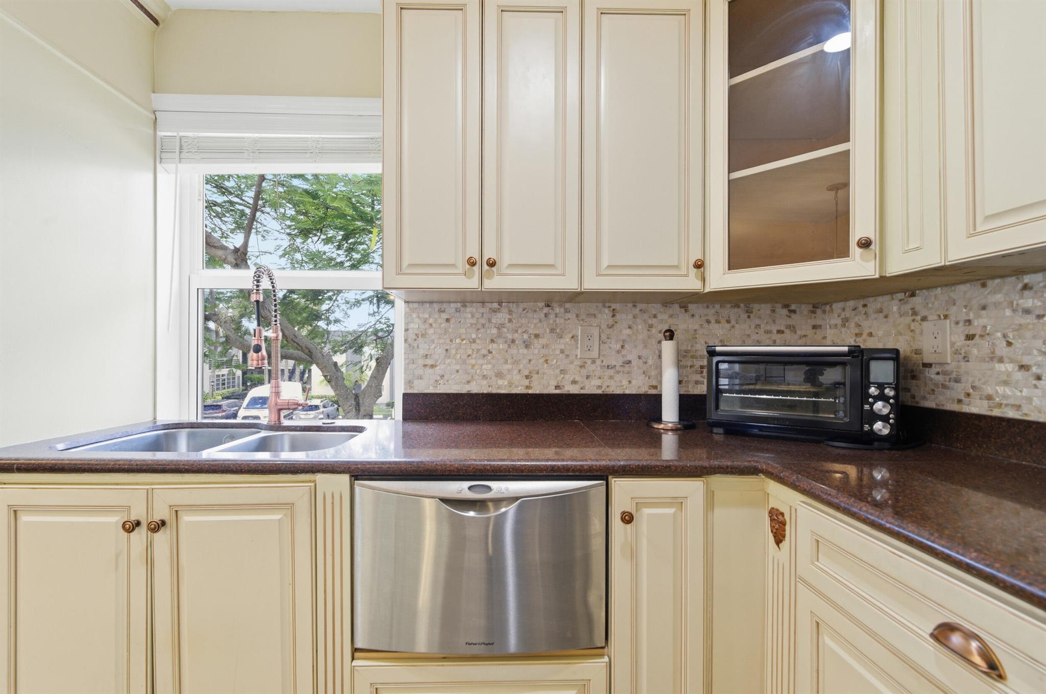 KINGS POINT PIEDMONT COND - Residential