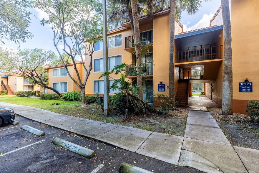 Very bright, spacious, and clean 2BR/2BA ground-floor corner unit in desirable Lakes of Jacaranda. Freshly painted and move-in ready! Features new oven and refrigerator with ice maker. Polybutylene pipes have been replaced. Enjoy resort-style amenities including pool, hot tub, tennis courts, and gym. Prime Plantation location—walking distance to schools, parks, supermarkets, and Sunset Park. Just minutes from Sawgrass Mills Mall for shopping, dining, and entertainment. Financing requires 20% down. Priced to sell!