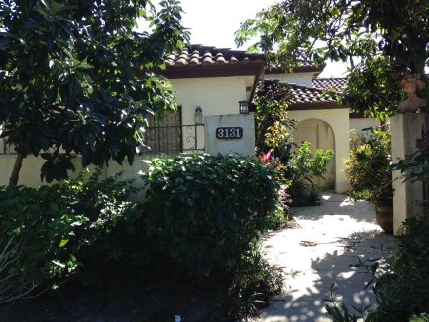 SPACIOUS 2 BEDRM 2 BATH VILLA IN GATED EAST BOCA COMMUNITY--ALL TILE--FRESHLY PAINTED AND READY TO MOVE-IN--SMALL PET OKAY WITH DEPOSIT--TENANT PAYS WATER/SEWER--BASIC CABLE INCLUDED--VERY PRIVATE LOCATION IN COMMUNITY--SEPARATE STORAGE ROOM--GREAT LOCATION CLOSE TO FAU--1.5 MILES TO BEACH--CLOSE TO TOWN CENTER--MIZNER PARK--BOCA RATON COMMUNITY HOSPITAL--COMMUNITY HAS 2 POOLS--TENNIS--BASKETBALL--20 ACRE LAKE 24 HOUR SECURITY