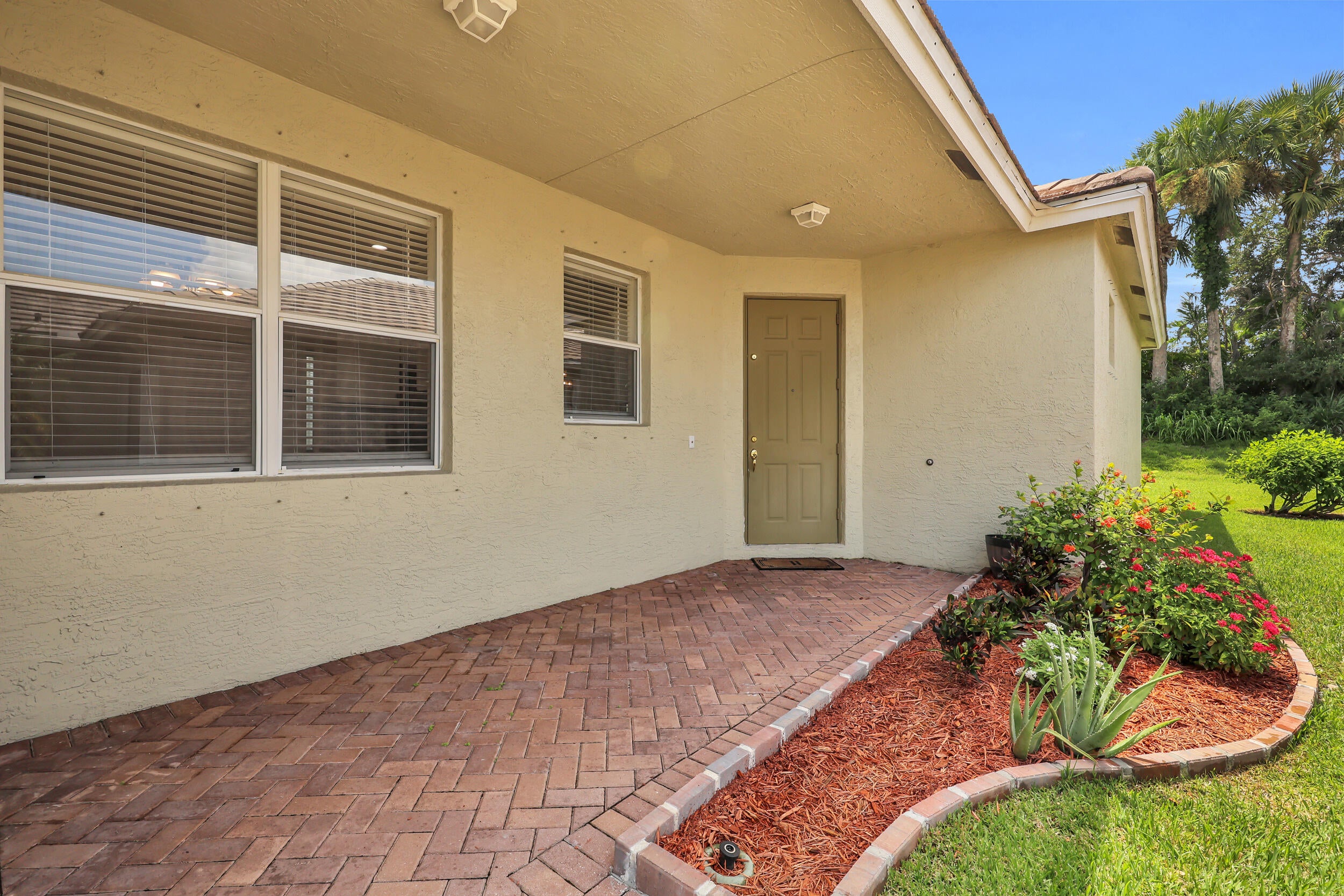 868 SW Rocky Bayou Terrace