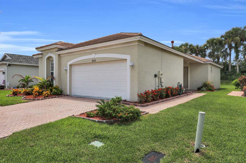 Photo of 868 SW Rocky Bayou Terrace, Port Saint Lucie, FL 34986 (MLS # B26064504)