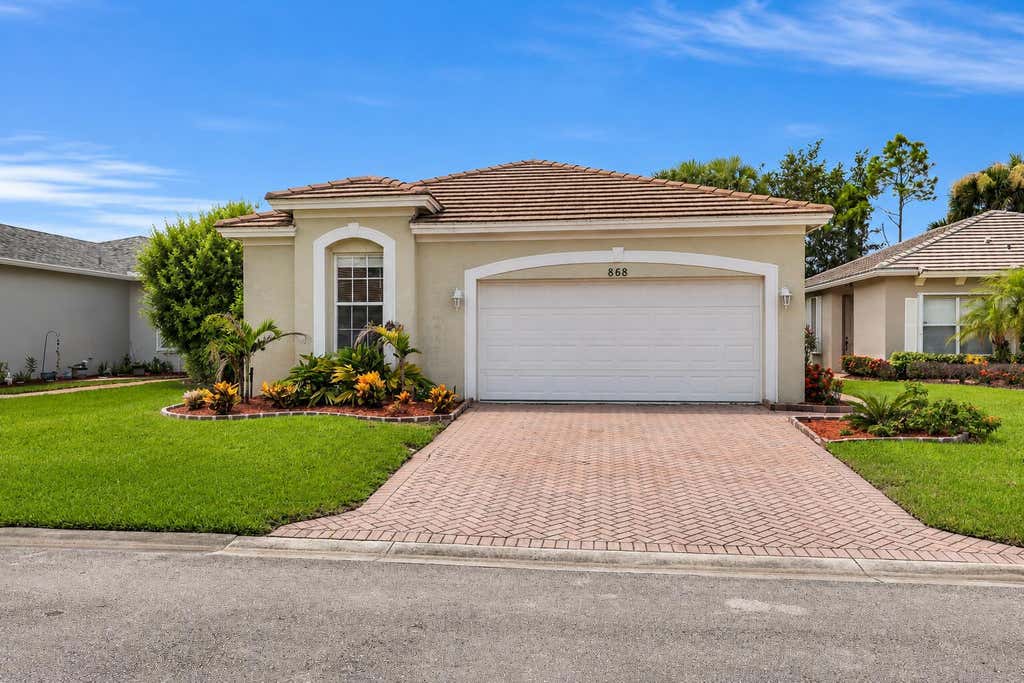 Photo of 868 SW Rocky Bayou Terrace, Port Saint Lucie, FL 34986 (MLS # B26064504)