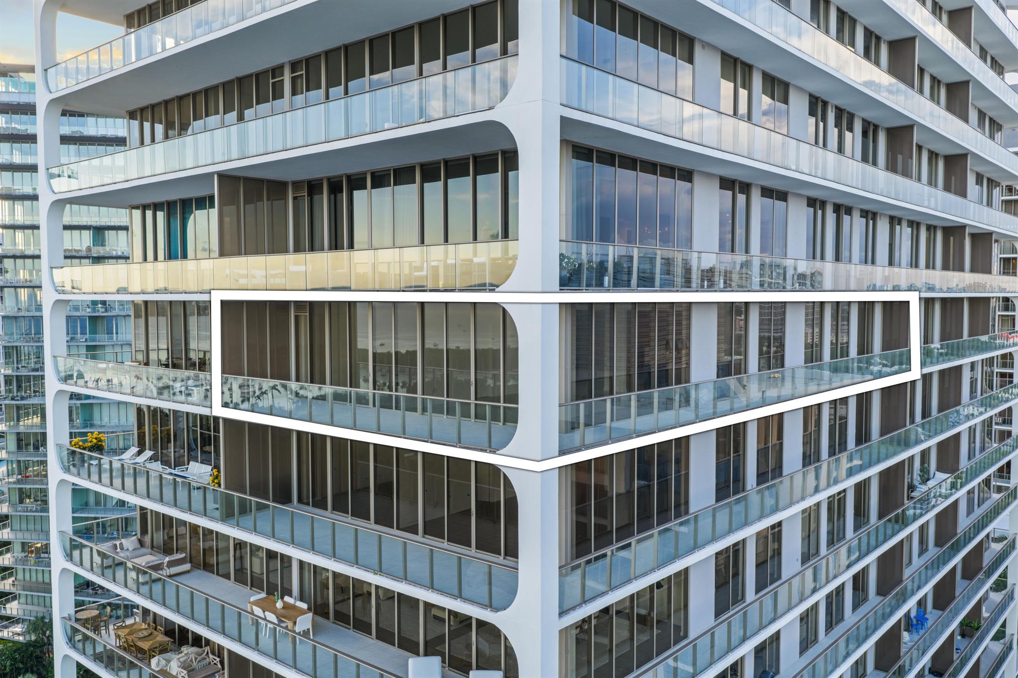 View photos, virtual tours, details... 2655 S Bayshore Drive 902