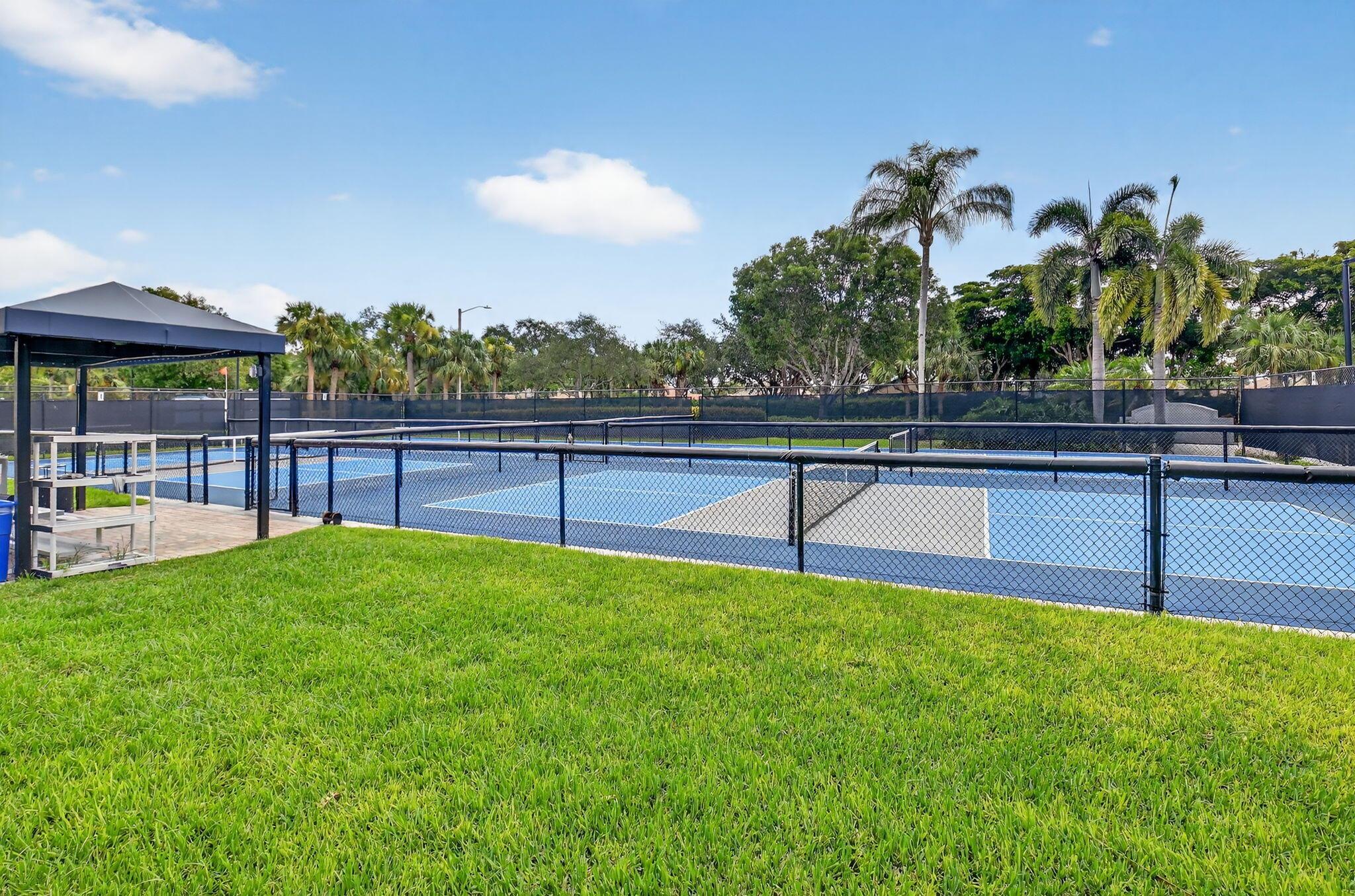 VALENCIA FALLS - Residential